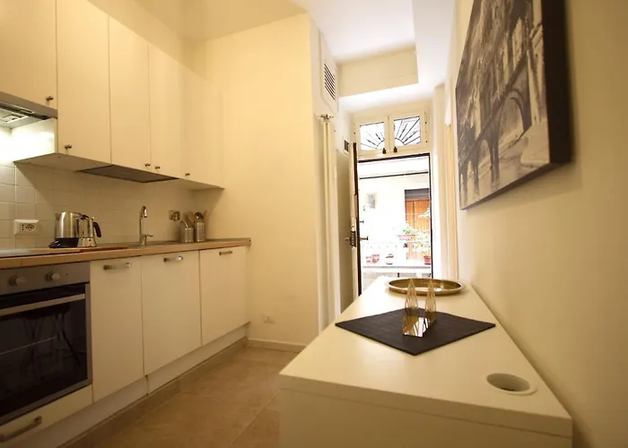 San Lorenzo House *