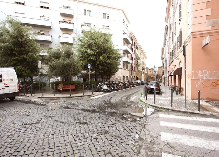 San Lorenzo House *